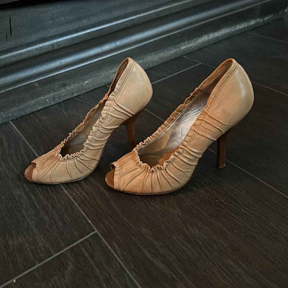 Camel Scrunched Leather heals